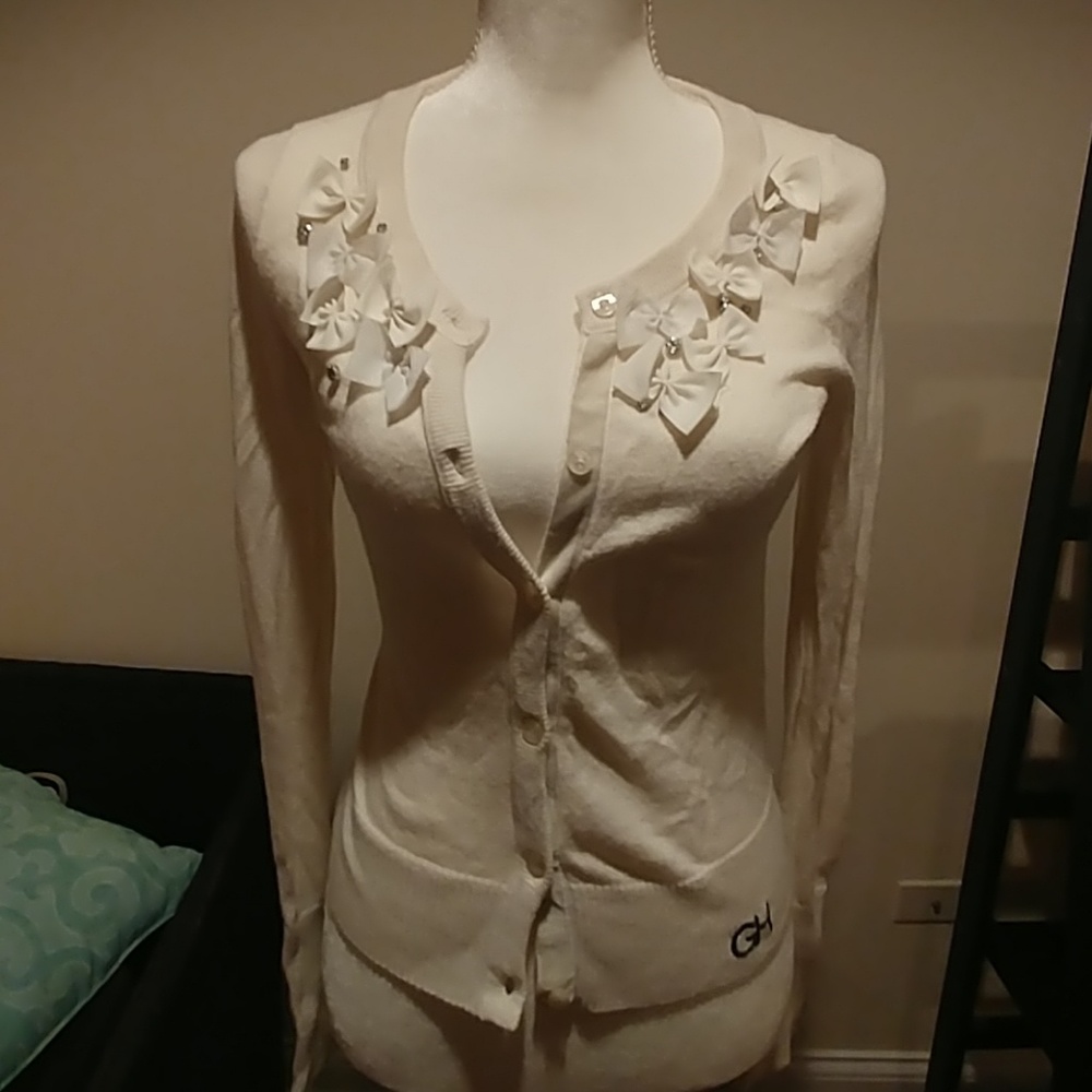 Gilly Hicks sweater